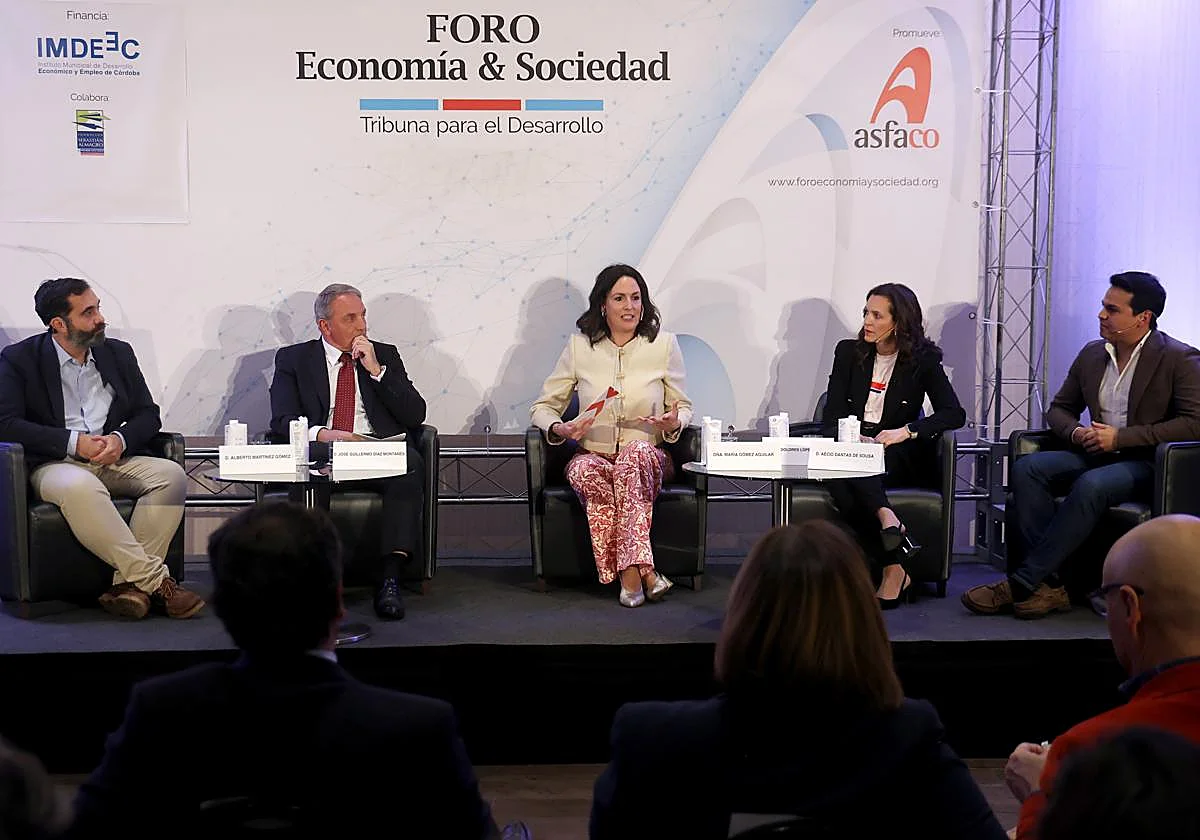 participantes-Foro-organiza-Asfaco-Cajasol_1365174100_101603544_667x375